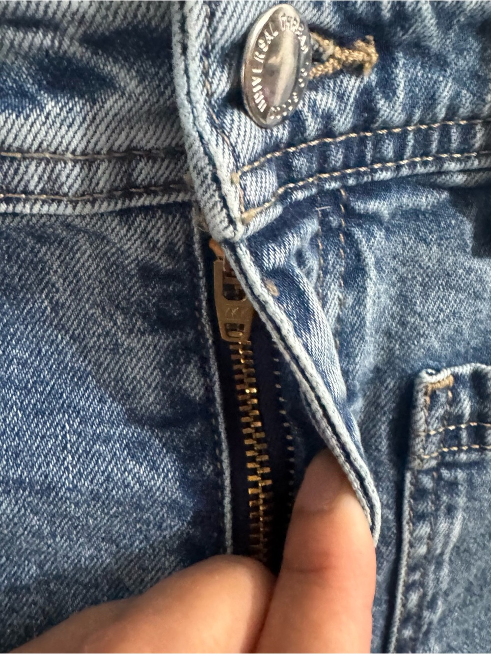 Universal Thread Women’s Denim Jean Shorts - Blue - Picture 3 of 9